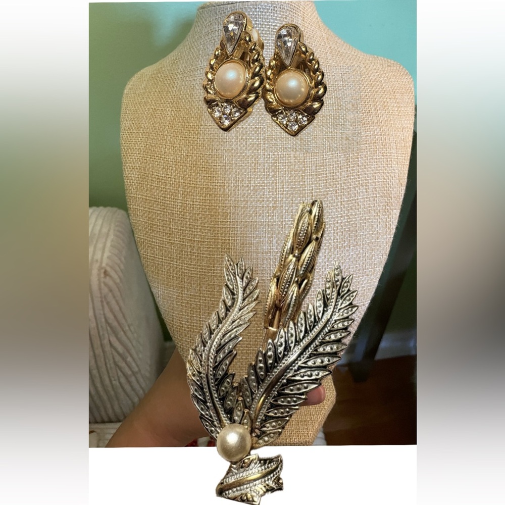 Gold Leaf Pearl Brooch and matching clip on earrings